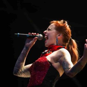 Pop Singing Lessons: The No More Auto Tune Method