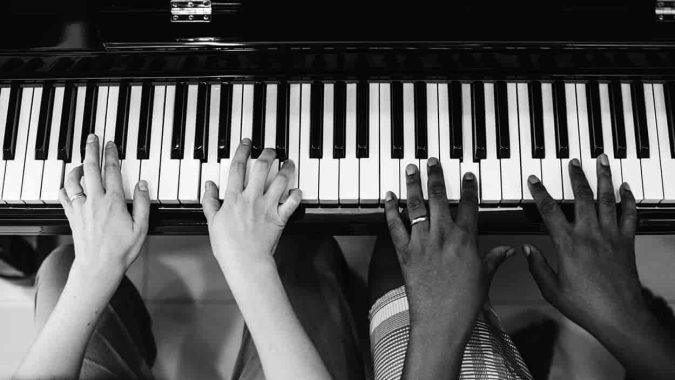enseñanza-teclas-4-manos-piano-min
